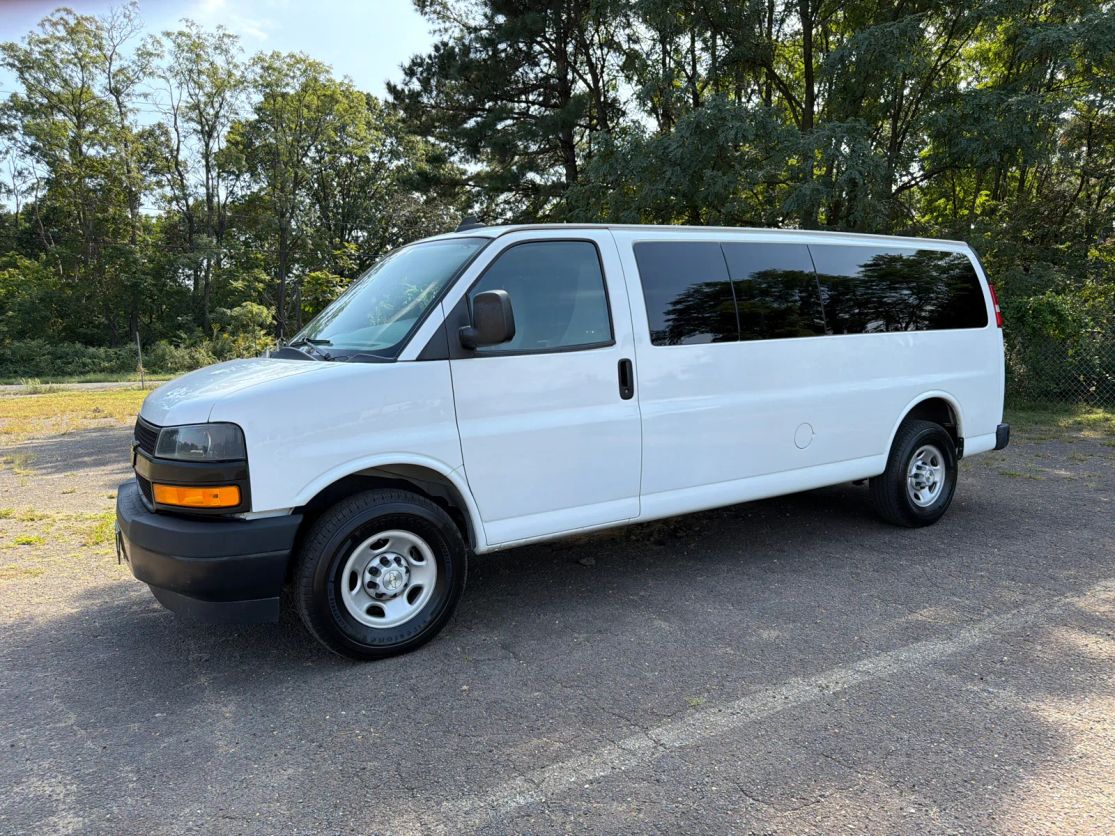 chevrolet express passenger 2023 1GAZGNFP3P1117038 image chevrolet express passenger 2023 1GAZGNFP3P1117038 image